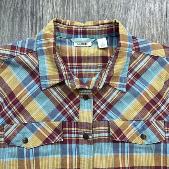L.L. Bean Oversized Plaid Brushed Flannel Button Down Shirt Pockets Size Medium - Picture 2 of 7
